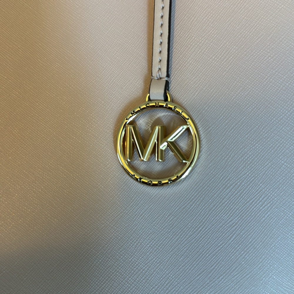 Brand Michael Kors
Edith Large Saffiano Leather Tote Bag - Picture 9 of 14